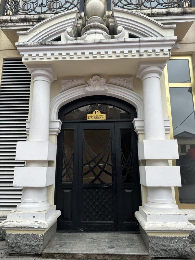 Tavdadebuli Apartment บาทูมิ ภายนอก รูปภาพ
