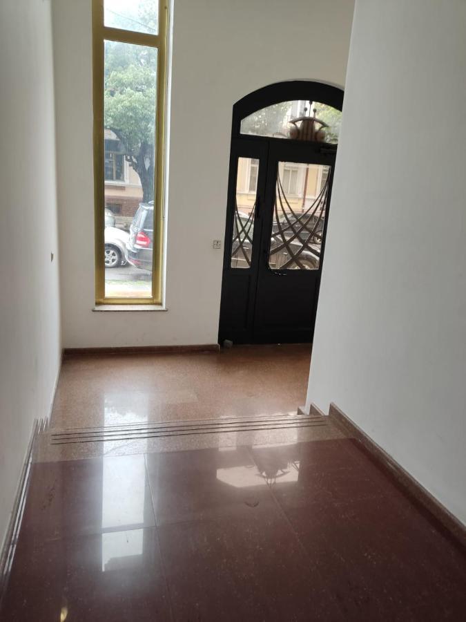 Tavdadebuli Apartment บาทูมิ ภายนอก รูปภาพ