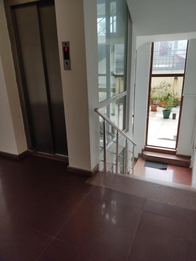 Tavdadebuli Apartment บาทูมิ ภายนอก รูปภาพ