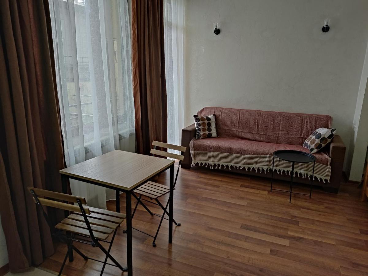 Tavdadebuli Apartment บาทูมิ ภายนอก รูปภาพ